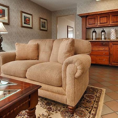 Bryson Inn Маунт Еъри Екстериор снимка
