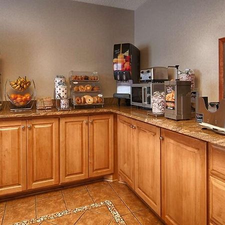 Bryson Inn Маунт Еъри Екстериор снимка
