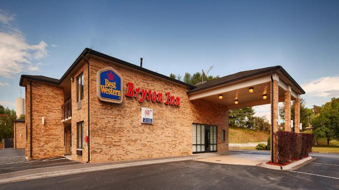 Bryson Inn Маунт Еъри Екстериор снимка