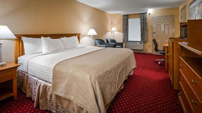 Bryson Inn Маунт Еъри Екстериор снимка