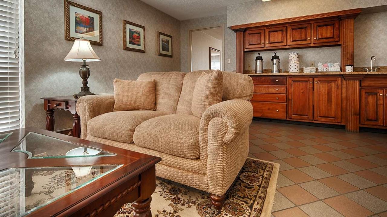 Bryson Inn Маунт Еъри Екстериор снимка