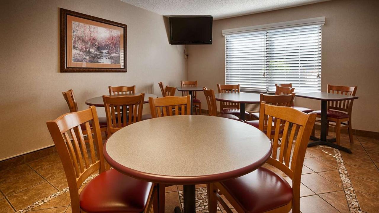 Bryson Inn Маунт Еъри Екстериор снимка